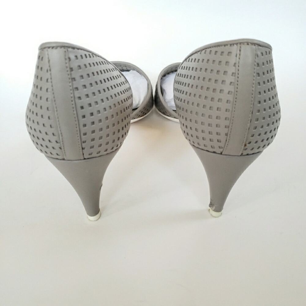 Vince Aurelian Gray Leather D'orsay Heels 10 - Picture 6 of 11